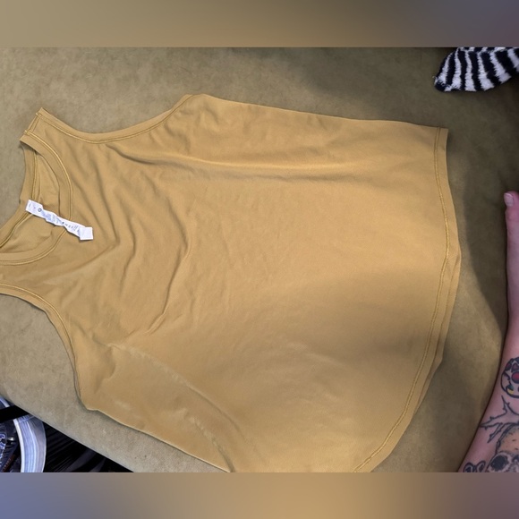 Lululemon High-Neck Running and Training Tank Top Sz 8 in Auric Gold 88 EUC - Picture 7 of 13